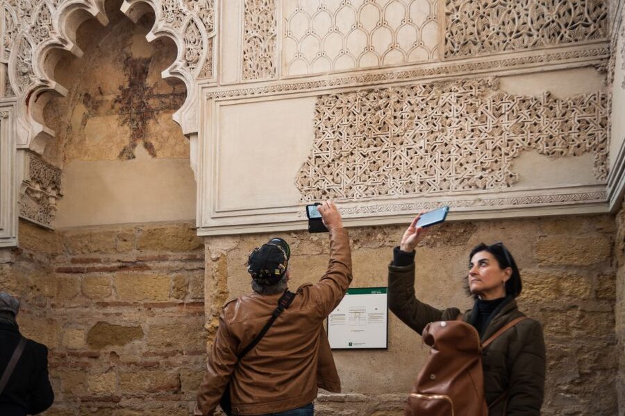 Cordoba: Jewish Quarter and Mosque-Cathedral Guided Tour - Why the cathedral portion can take longer