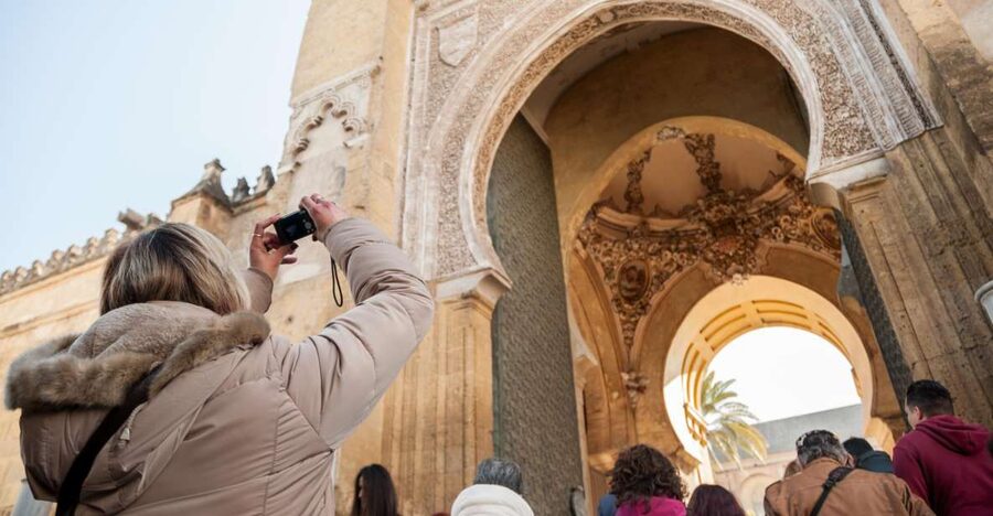 Cordoba: Jewish Quarter and Mosque-Cathedral Guided Tour - A short but worthwhile synagogue visit