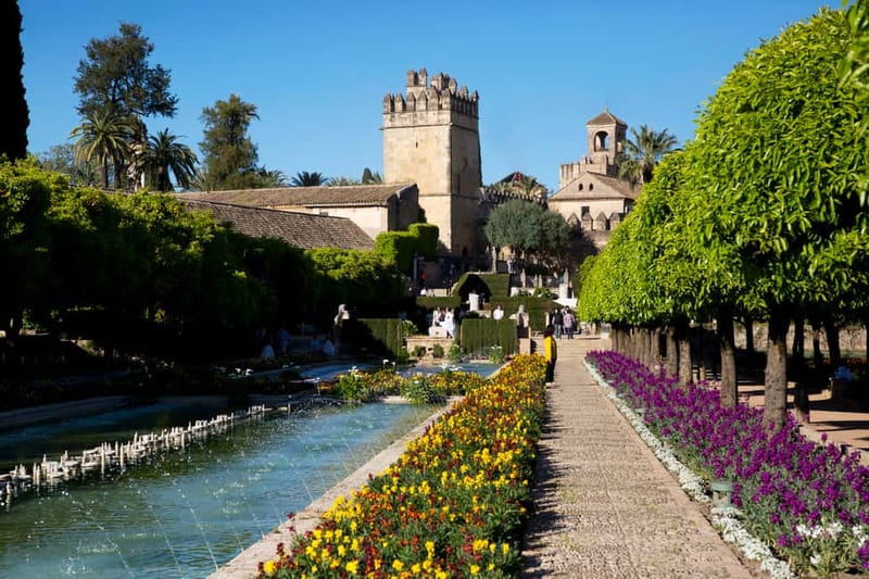 Córdoba: Mosque-Cathedral, Jewish Quarter and Alcázar Tour - Guide quality makes the difference