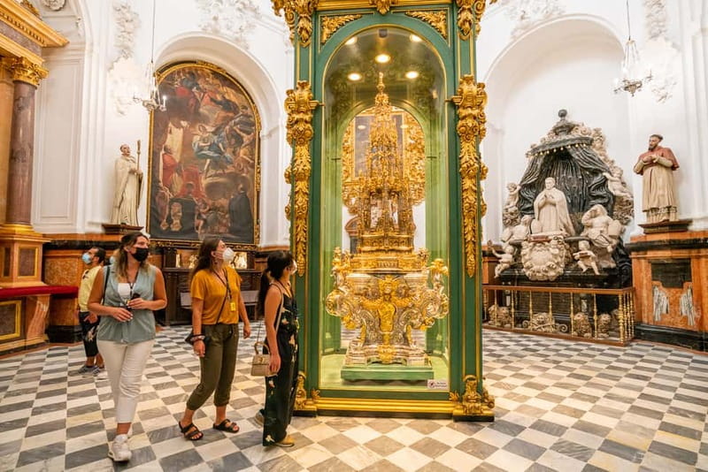 Córdoba: Mosque, Jewish Quarter & Tour with Ticket - Zoco Municipal de la Artesanía