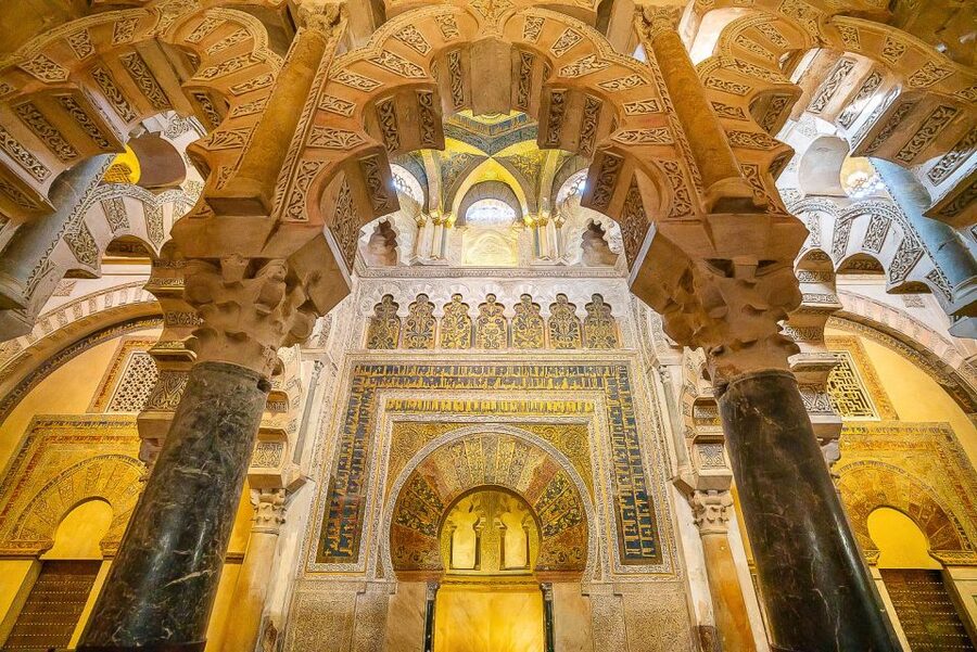 Córdoba: Skip-the-Ticket-Line Mosque-Cathedral Guided Tour - Seeing how the mosque became a cathedral