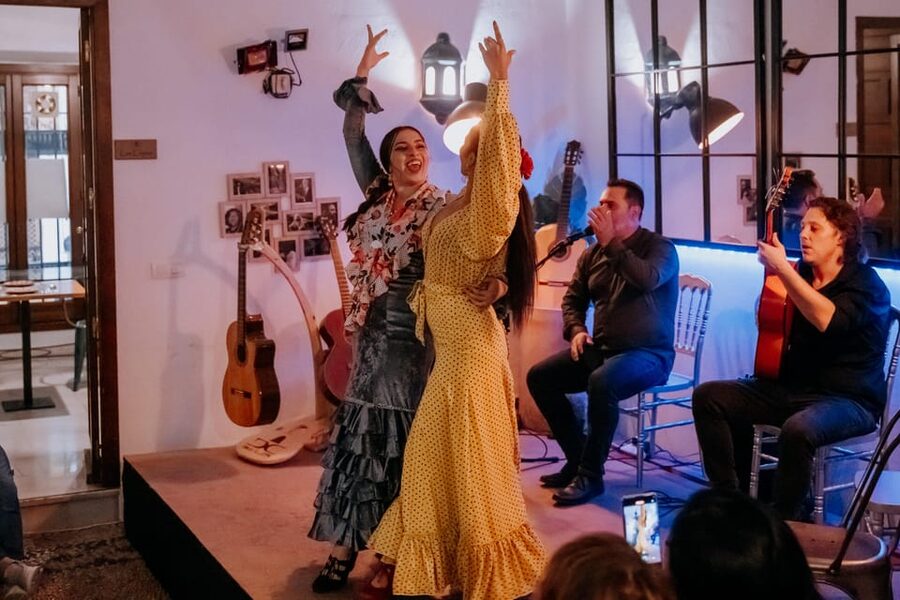 Córdoba: Tablao Flamenco at Doble de Cepa with Optional Meal - Key points to know before booking