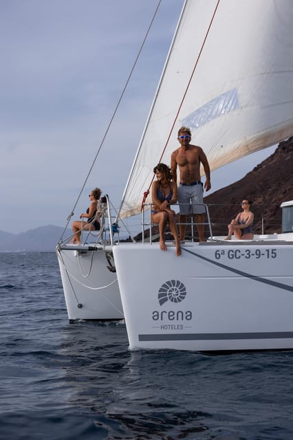 Corralejo: Adults-Only Catamaran Day Trip to Lobos Island - Paella, fruit, and a generous drinks service