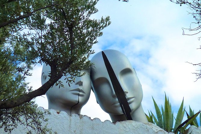 Dali Museum & Cadaques Small Group Tour with Hotel pick-up - The morning drive to Figueres