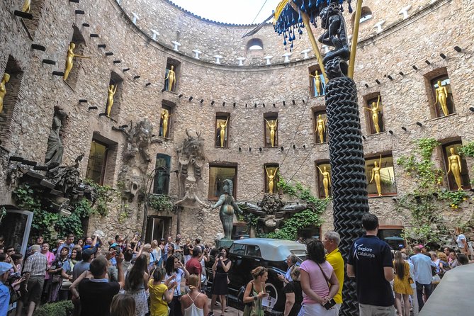 Dali Museum, House & Cadaques Small Group Tour from Barcelona - The minivan, group size, and guide quality