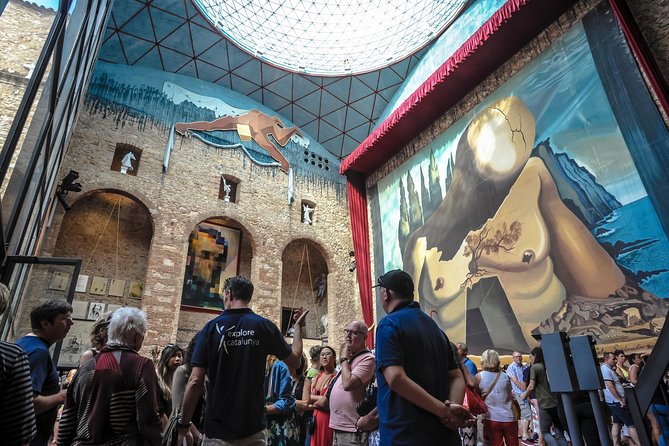 Dali Museum, House & Cadaques Small Group Tour from Barcelona - Figueres and the two-hour Dalí Theatre-Museum visit