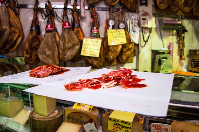 De Mercados: A Neighborhood Market and Food Tour - Mercado Barceló: the tour’s most useful stop