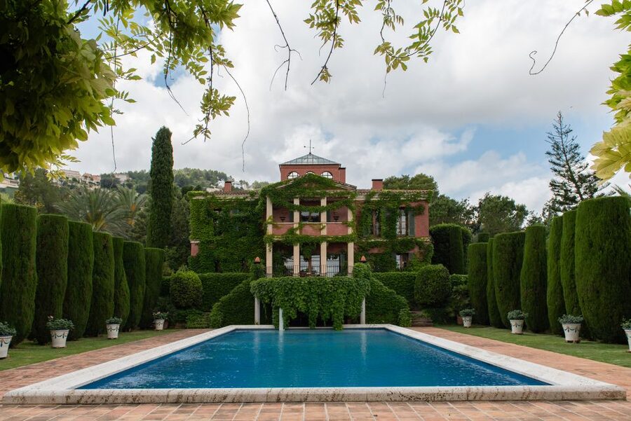 Denia: L'Albarda Garden Entry Ticket - Fountains, pools, and tiled paths