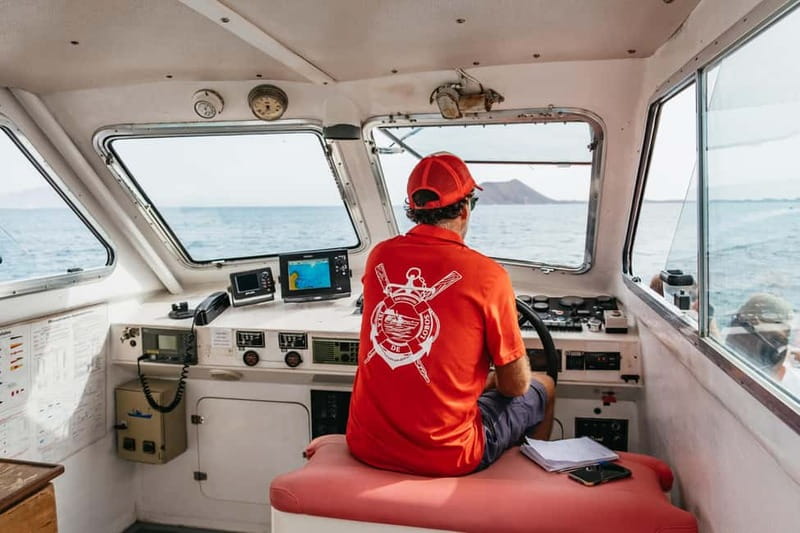 Desde Corralejo: Lobos Island Ferry with Optional Transfer - Free time on Lobos: choose your own route