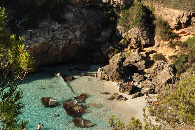 Discover Cala des Moro and S’Almunia the smart way - What the guides add to the experience