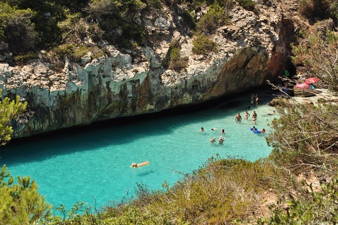 Discover Cala des Moro and S’Almunia the smart way - Cala S’Almunia, fishermen’s houses, and rough stone