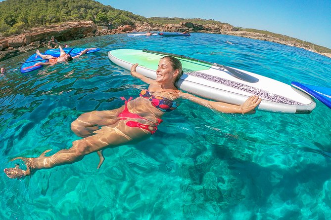 Discover the best corners of the island in paddle surf - Paddling along cliffs and into caves