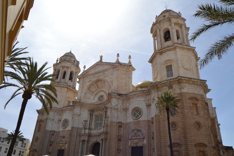 English Cádiz Tour: Walking Tour with Local Guide - What the $15 price really buys you
