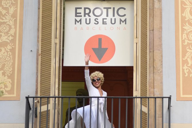 Erotic Museum Admission Ticket with Audioguide - The glass of champagne and souvenir