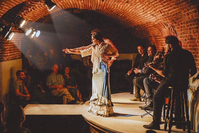 Essential Flamenco: Pure Flamenco Show in the Heart of Madrid - Comfort, crowding, and practical concerns