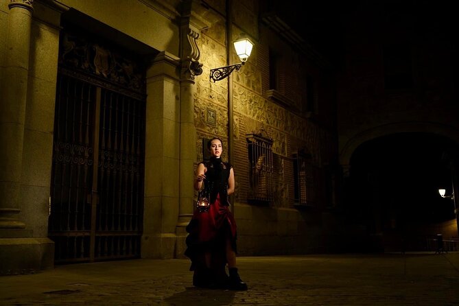 Evening Walking Tour: Spanish Inquisition & Legends of Old Madrid - How the guide shapes the whole experience
