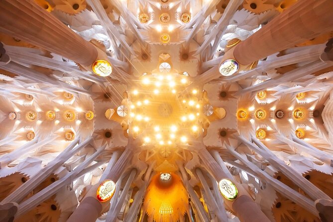 Fast Track Sagrada Familia Guided Tour - Group size, language, and headset concerns