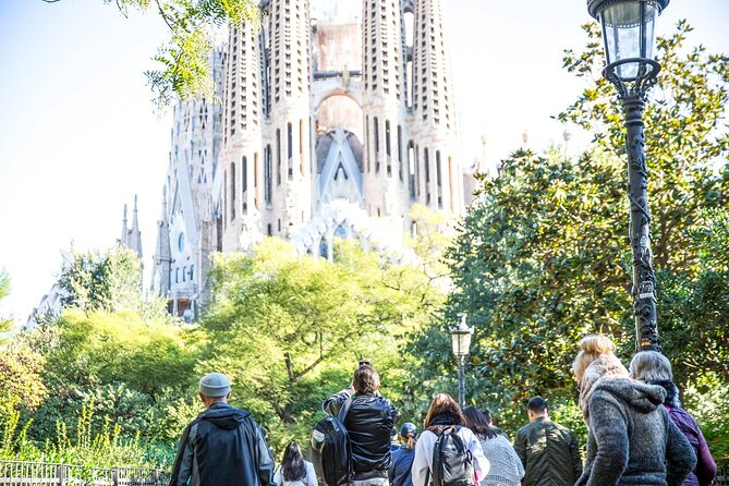 Fast Track Sagrada Familia & Park Guell the best of Gaudí - Casa Batlló is a brief final look