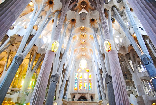 Fast Track Sagrada Familia & Park Guell the best of Gaudí - The bilingual format affects your four hours