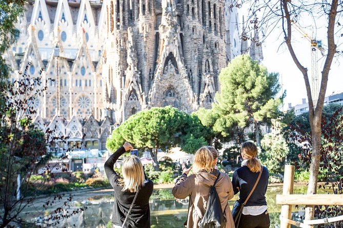 Fast Track Sagrada Familia & Park Guell the best of Gaudí - Inside Sagrada Familia, look up slowly