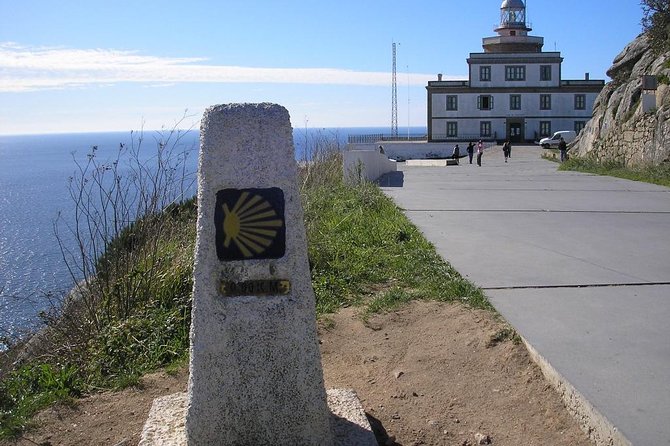 Finisterre and Costa da Morte: The Most Complete Tour of Santiago - Finisterre Lighthouse and the end-of-world feeling