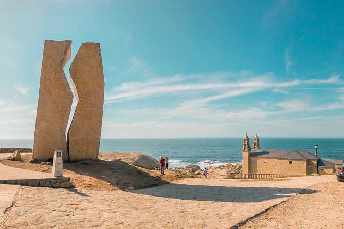 Finisterre and Costa da Morte: The Most Complete Tour of Santiago - Lunch in Finisterre village