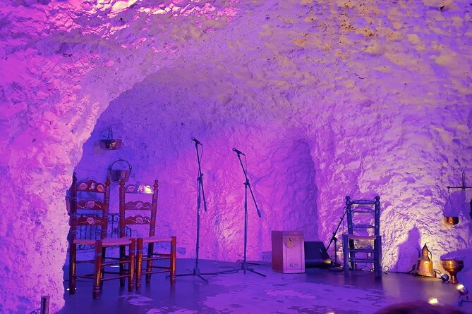 Flamenco Show in a Cave Restaurant in Granada - Seating, space, and the dinner-show tradeoff