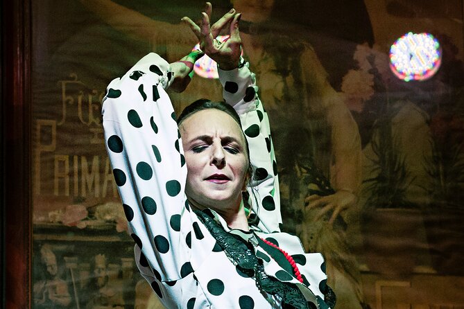 Flamenco Show in Seville at Bar and Tapas - Tapas, sangria, and tinto de verano