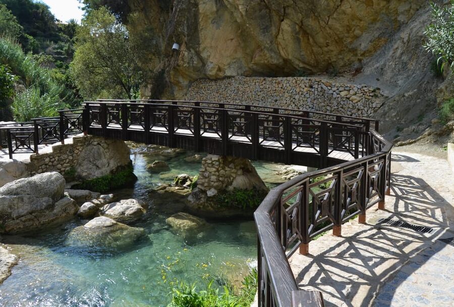 From Alicante/Benidorm: Guadalest & Algar Waterfalls Tour - The guides make the long road sections better