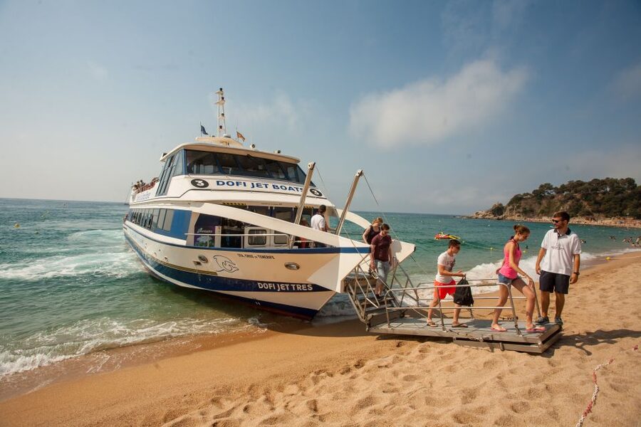 From Barcelona: Costa Brava Day Tour with Boat Trip - Three and a half hours for lunch, beach time, and shops