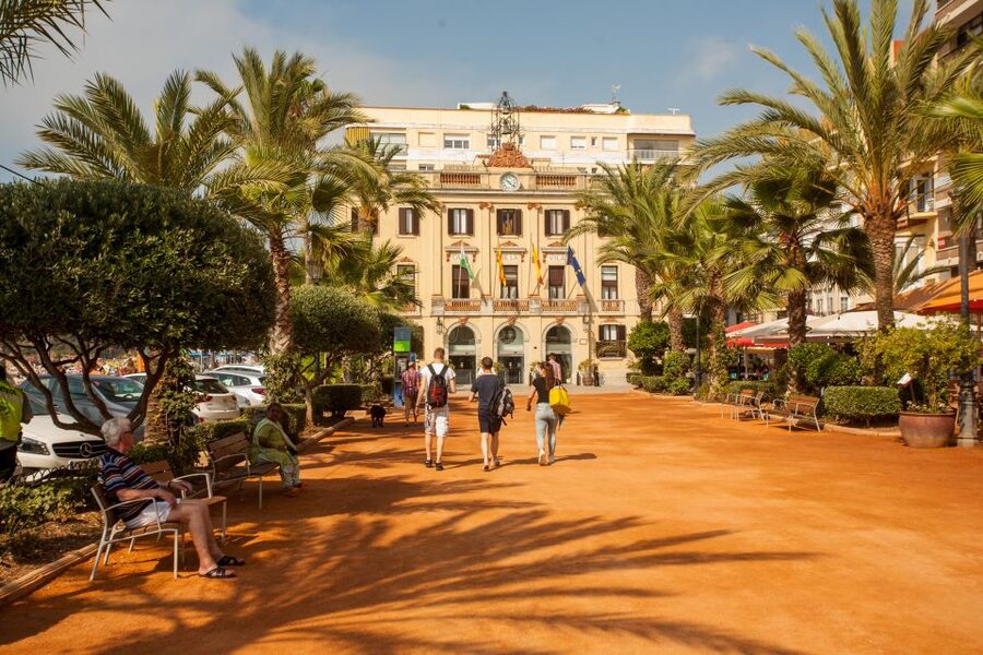 From Barcelona: Costa Brava Day Tour with Boat Trip - Who should book this day trip?