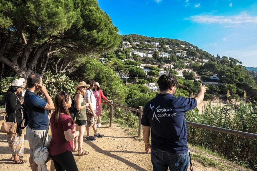 From Barcelona: Costa Brava Day Tour with Lunch - Tossa de Mar and the walk to the lighthouse