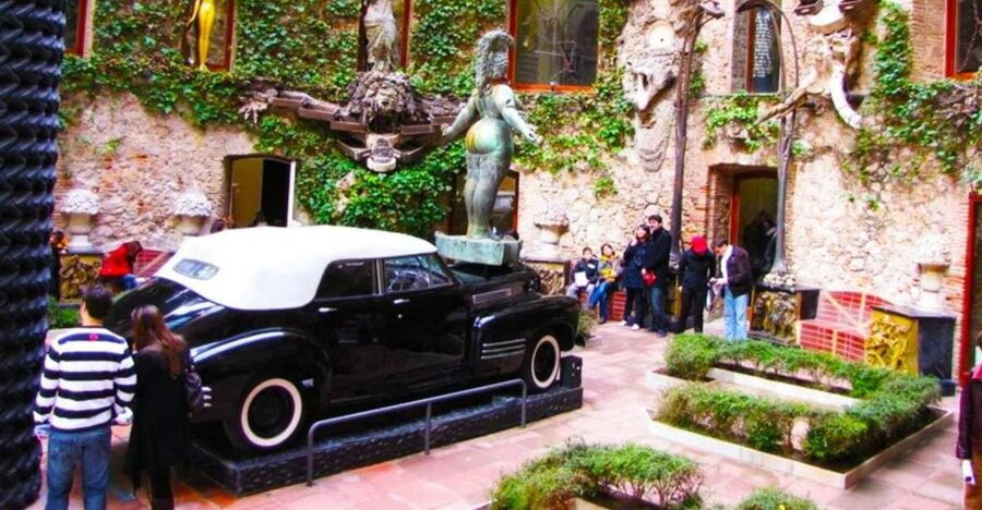 From Barcelona: Dalí Triangle and Cadaques Tour - Morning pickup and the ride north from Barcelona