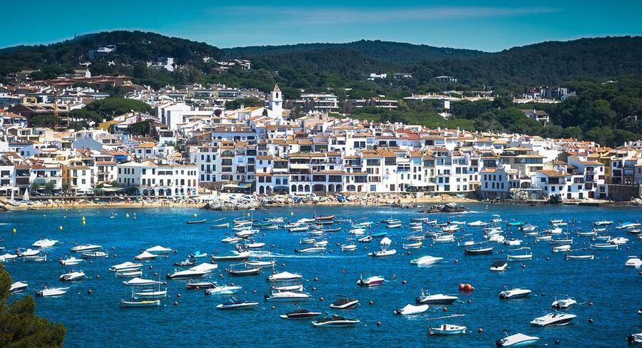From Barcelona: Girona and Costa Brava Day Tour - Leaving Barcelona for Girona
