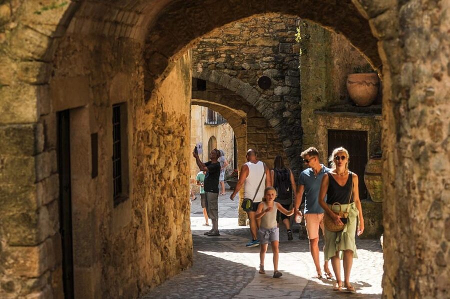 From Barcelona: Girona and Costa Brava Day Tour - Calella de Palafrugell: whitewashed houses and Mediterranean water
