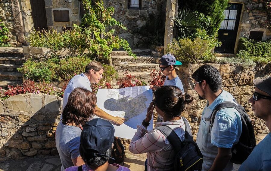 From Barcelona: Girona and Costa Brava Day Tour - Who should take this day trip?