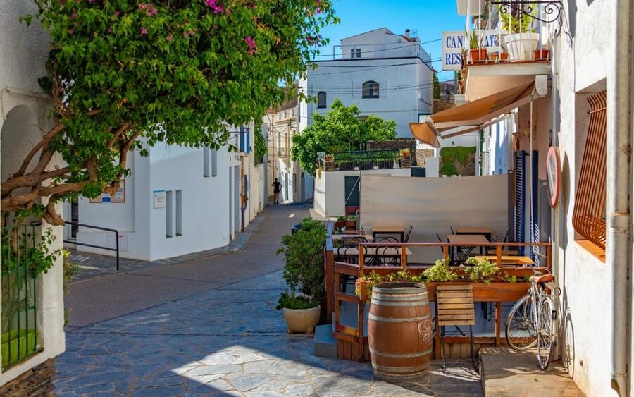 From Barcelona: Girona, Figueres, Dalí Museum, and Cadaqués - Five things to know before you book