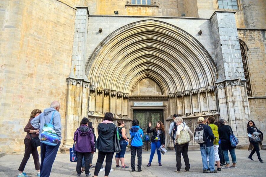 From Barcelona: Girona, Game of Thrones Tour - Spotting Game of Thrones locations without missing Girona
