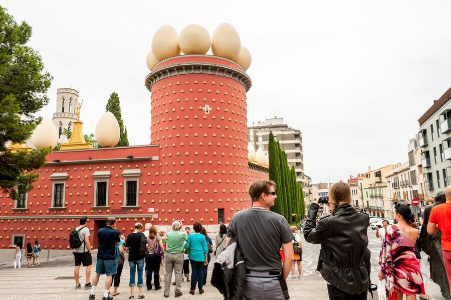 From Barcelona: Girona Guided Tour & Dalí Museum in Figueres - Who should book this day trip?