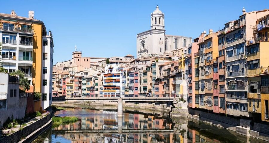 From Barcelona: Girona Guided Tour & Dalí Museum in Figueres - From Barcelona Nord Station to Catalonia’s medieval heart
