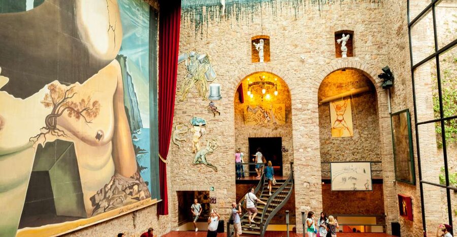 From Barcelona: Girona Guided Tour & Dalí Museum in Figueres - Game of Thrones locations with real medieval texture