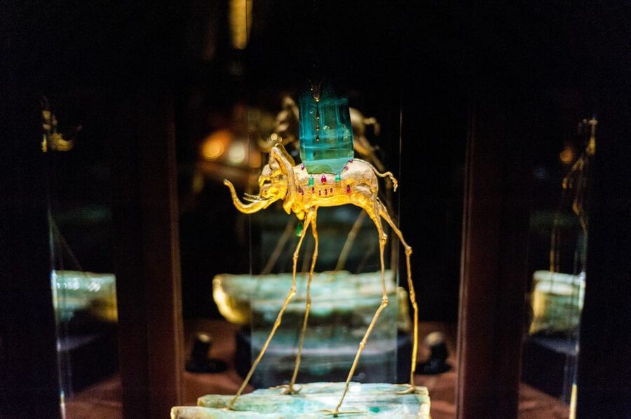 From Barcelona: Girona Guided Tour & Dalí Museum in Figueres - Guides make the difference