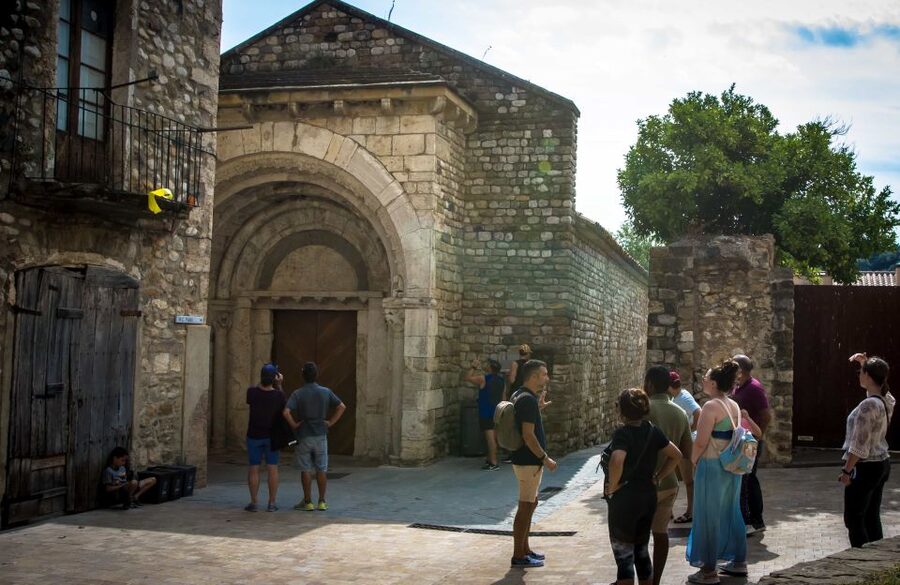 From Barcelona: Medieval Villages Day Tour - Four details that shape the day