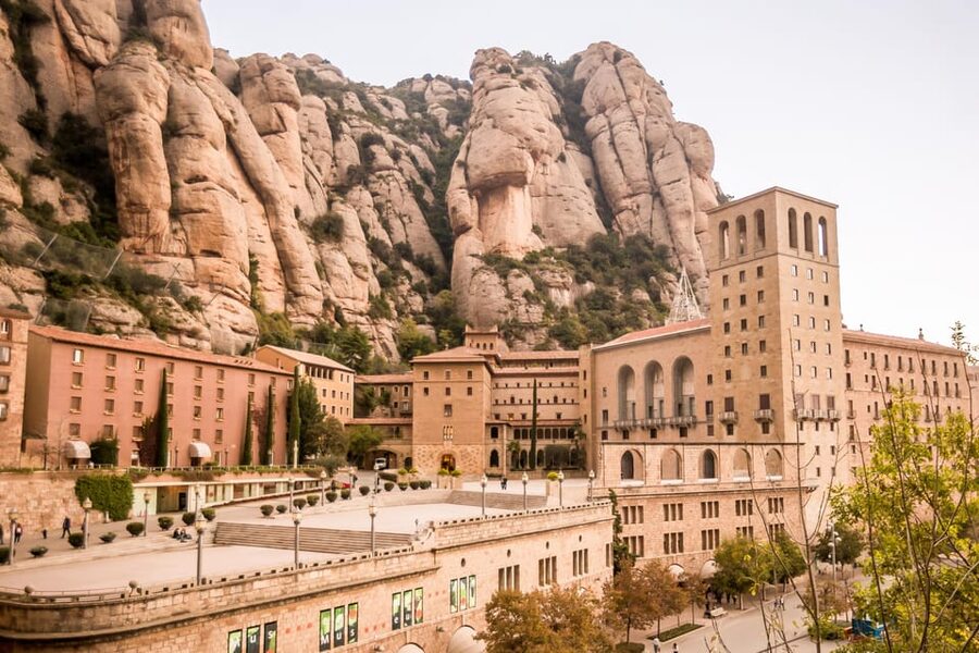 From Barcelona: Montserrat Half-Day Wine and Tapas Trip - The guides make the difference