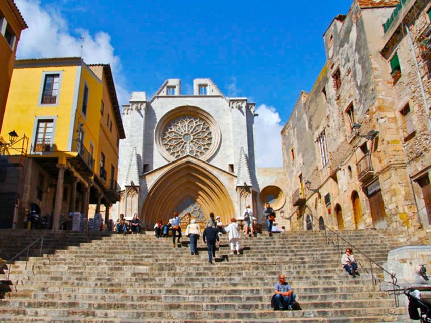 From Barcelona: Tarragona & Sitges Full Day Tour with Pickup - The private minivan and small-group advantage