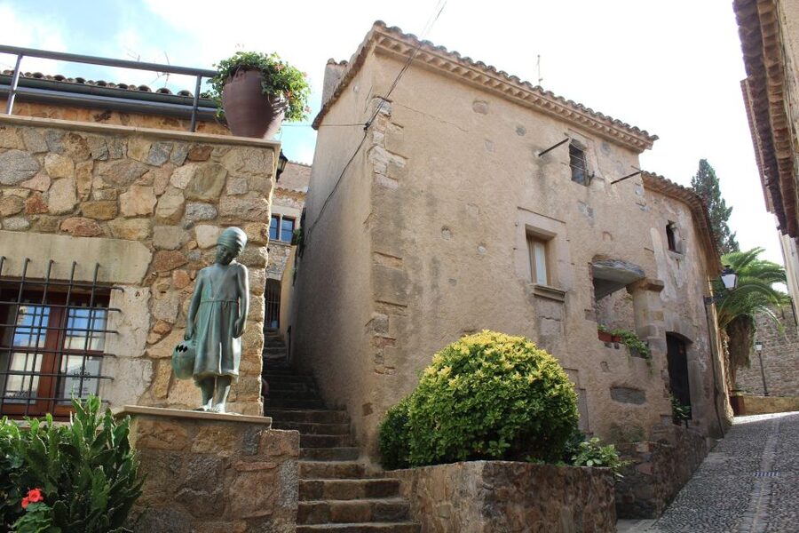 From Barcelona: Tossa de Mar Day Tour with Beach Time - Booking, meeting point, and what to bring