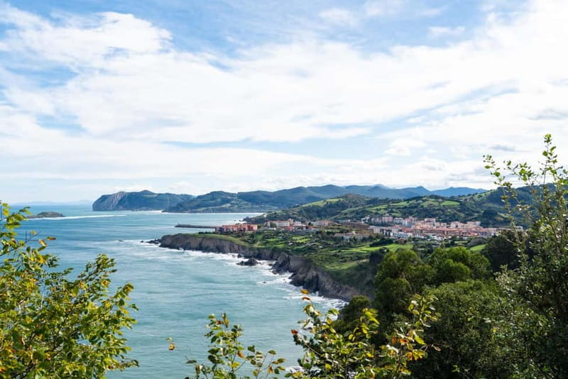 From Bilbao: Gaztelugatxe, Gernika, and Mundaka Group Tour - Who should book this outing?