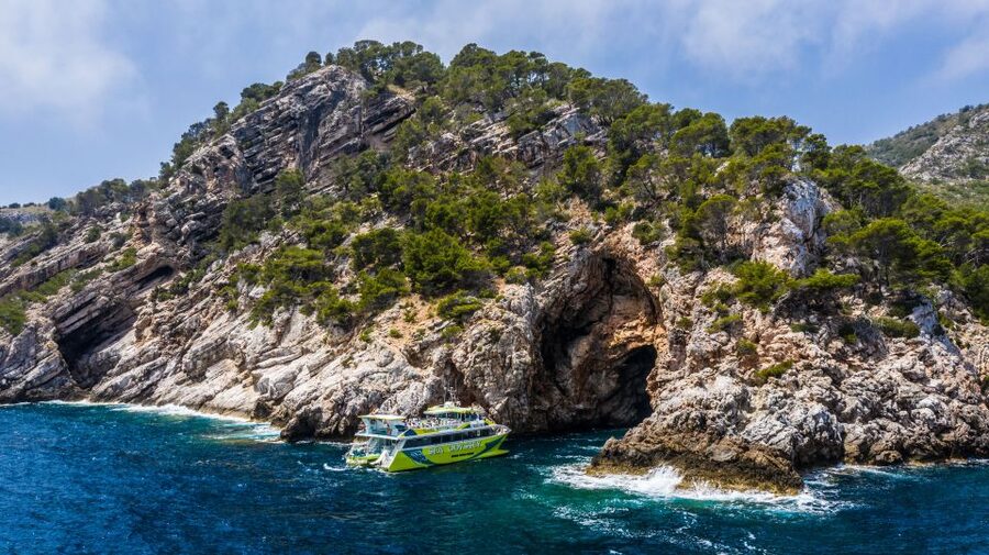 From Cala Ratjada: East Coast Glass-Bottom Boat Trip - The shuttle options are different from the sightseeing cruises