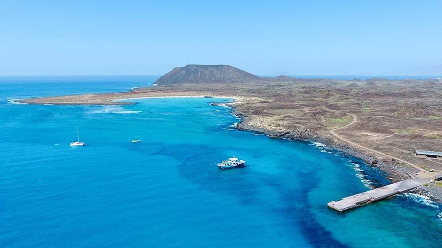 From Corralejo: Lobos Island Boat and Snorkel Activity - A 10-minute cruise along Lobos’ southern coast