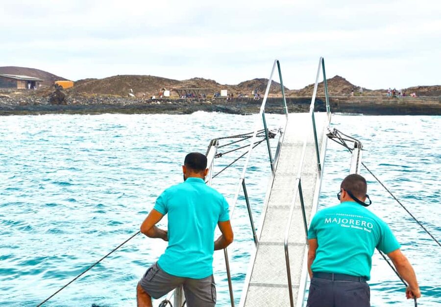 From Corralejo: Lobos Island Boat and Snorkel Activity - How the crew affects the experience